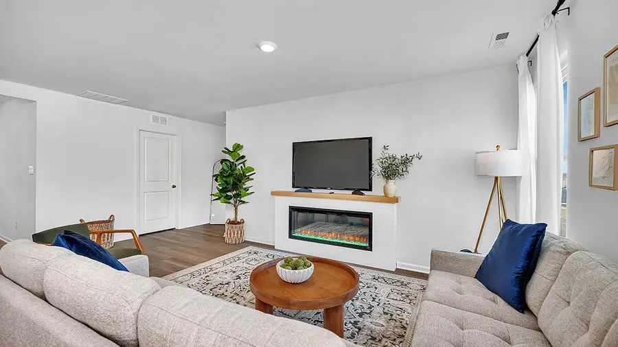 573 Revere St, Burlington, WI 53105 - #3