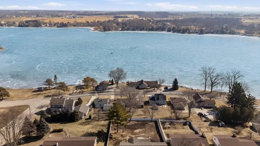 337 Lake Dr, Random Lake, WI 53075 - #3