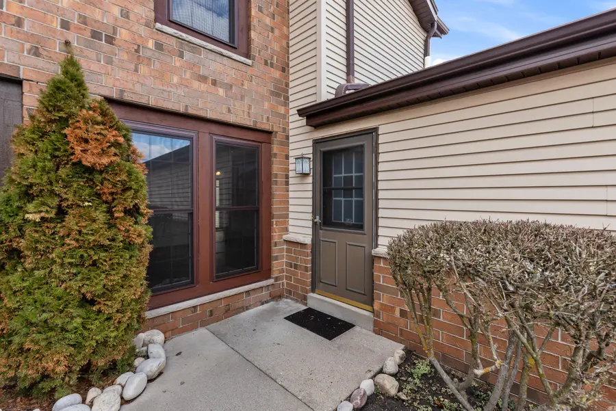 8247 S Legend Dr, Franklin, WI 53132 - #3