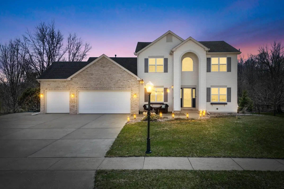 511 Acacia Dr, Saukville, WI 53024 - #1