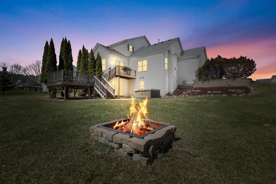 511 Acacia Dr, Saukville, WI 53024 - #2