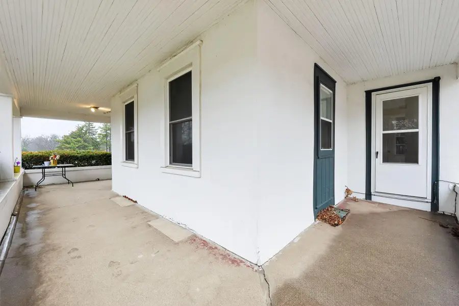 330 W Jefferson St, Elkhorn, WI 53121 - #3