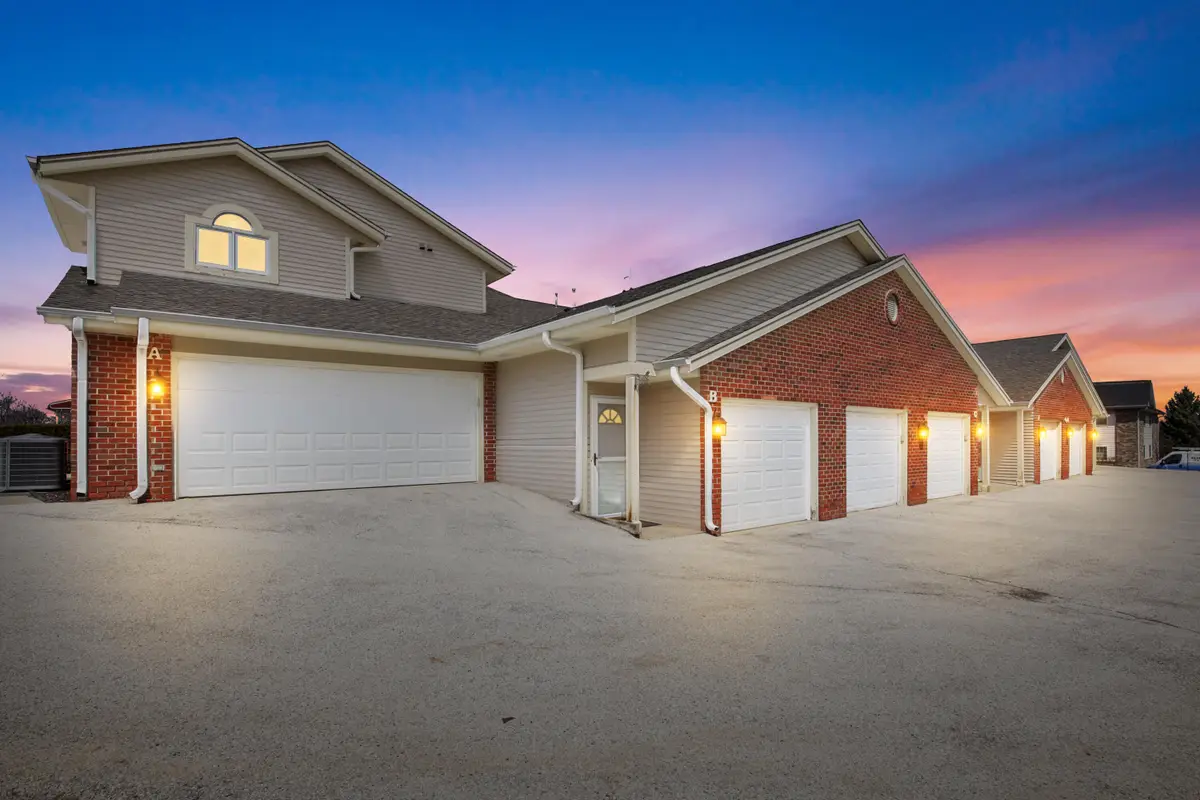 668 Westfield Way, Pewaukee, WI 53072 - #1