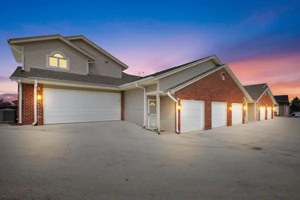 668 Westfield Way, Pewaukee, WI 53072