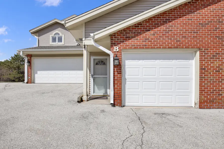 668 Westfield Way, Pewaukee, WI 53072 - #2