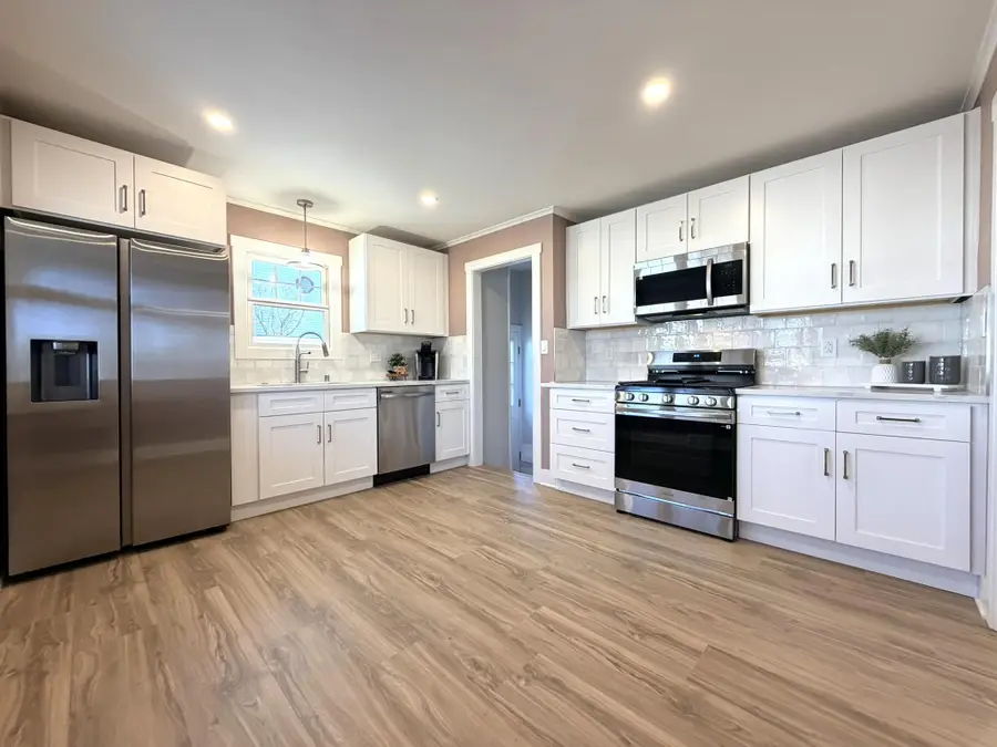 1028 Oakland Ave, Waukesha, WI 53186 - #3