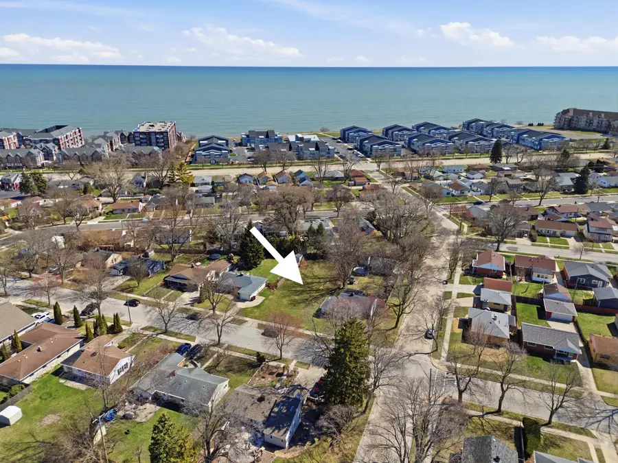 4010 S Kirkwood Ave, Saint Francis, WI 53235 - #2