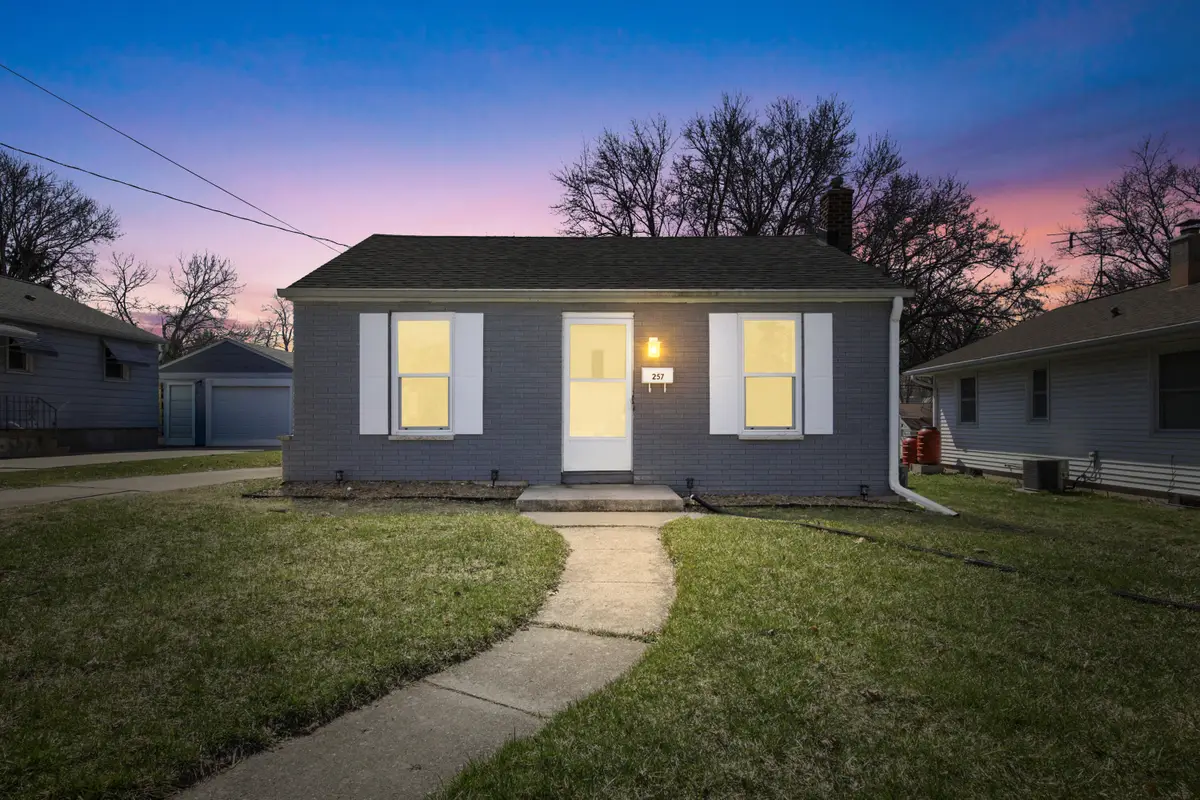 257 W Loos St, Hartford, WI 53027 - #1