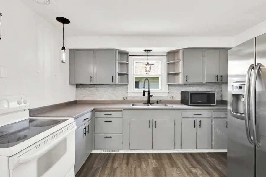 257 W Loos St, Hartford, WI 53027 - #2