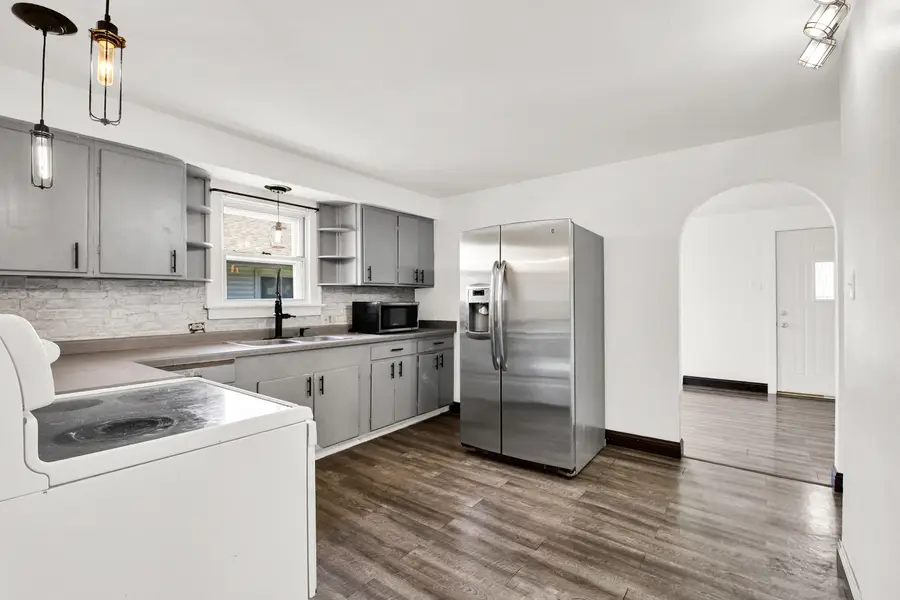 257 W Loos St, Hartford, WI 53027 - #3