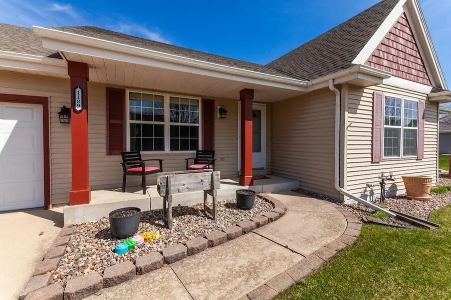 1189 Mockingbird Dr, Oconomowoc, WI 53066 - #2