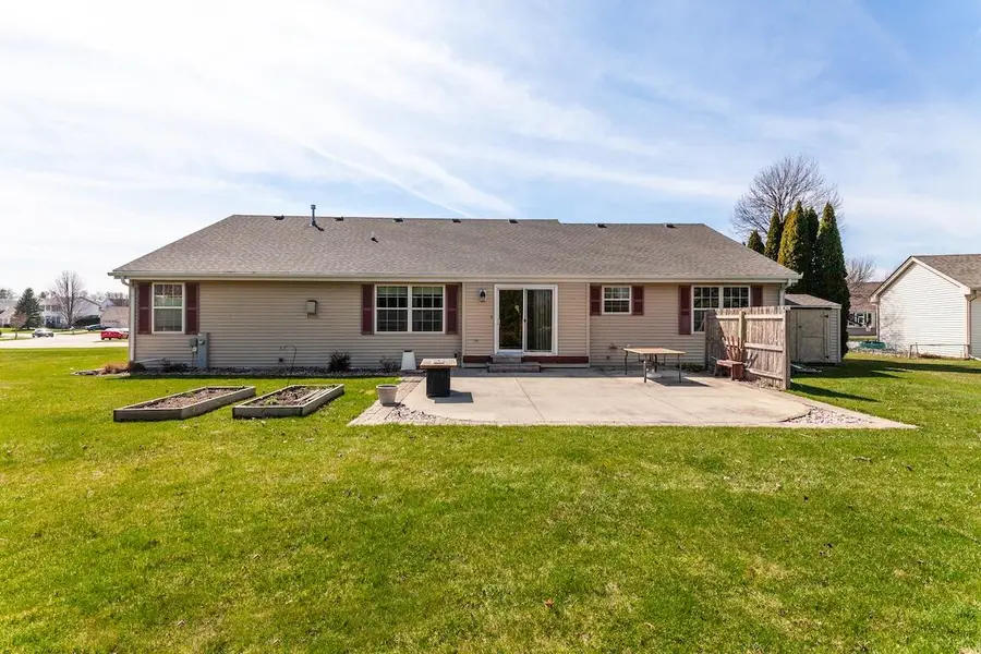 1189 Mockingbird Dr, Oconomowoc, WI 53066 - #3