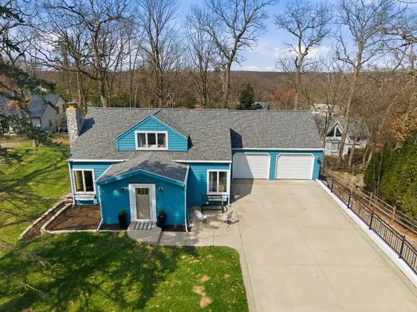 926 Sauganash Dr, Fontana, WI 53125