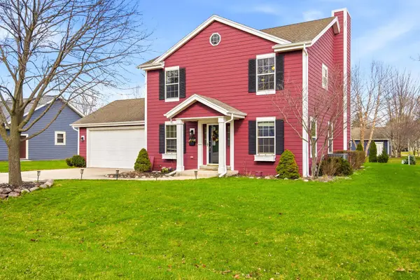 202 Stocks Dr, Delafield, WI 53018