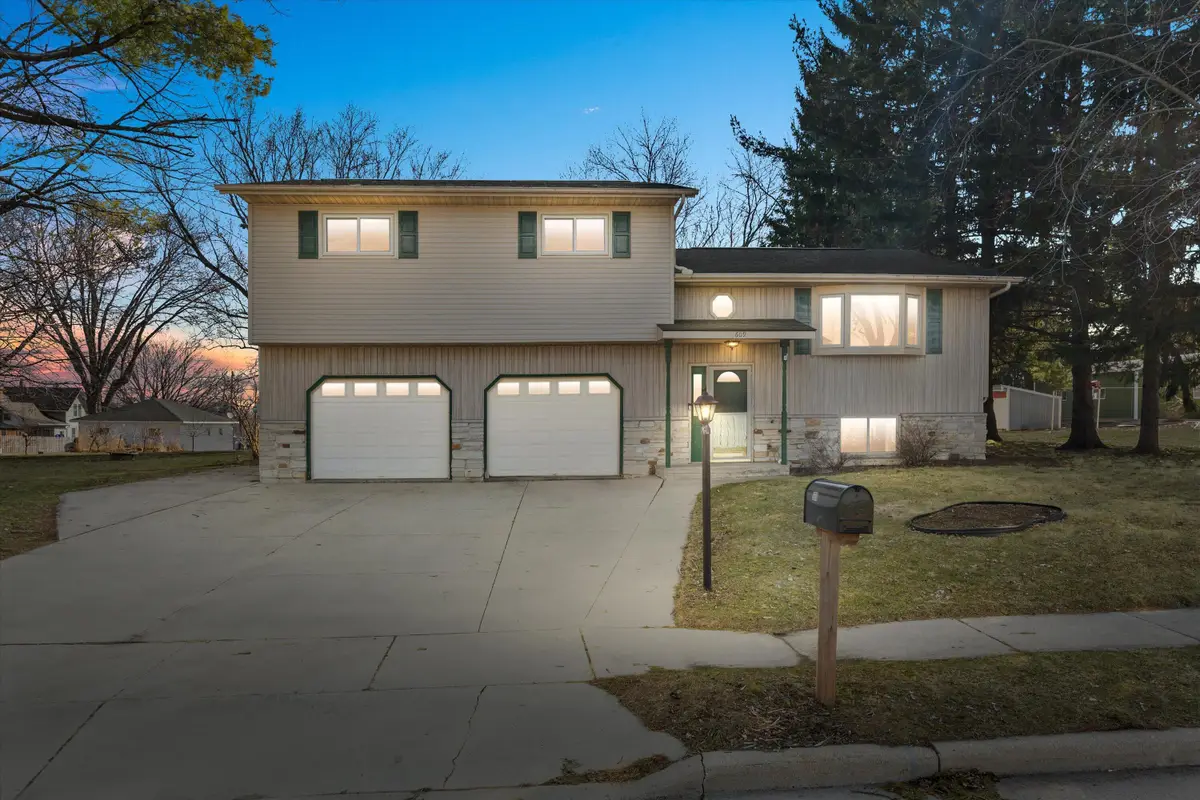 609 Clinton St, Horicon, WI 53032 - #1