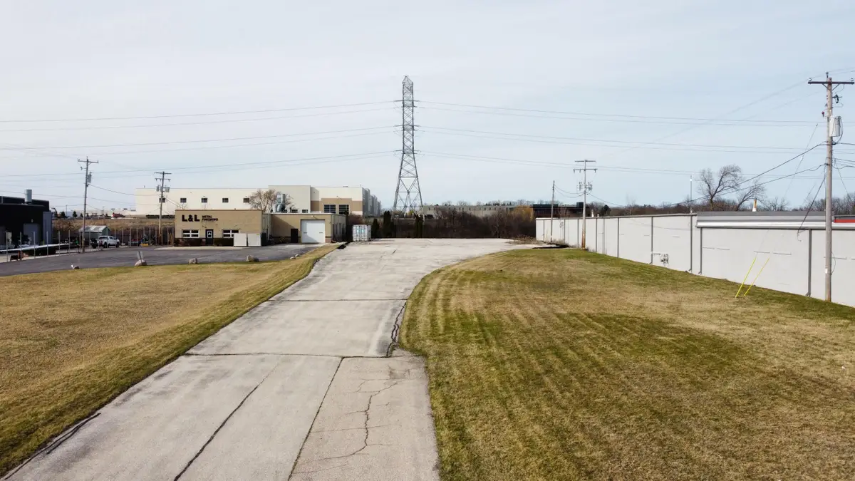 N57W13366 Carmen Ave, Menomonee Falls, WI 53051 - #1