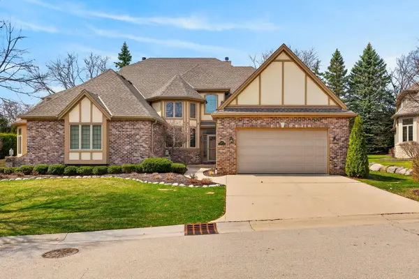 8623 S Country Club Dr, Franklin, WI 53132