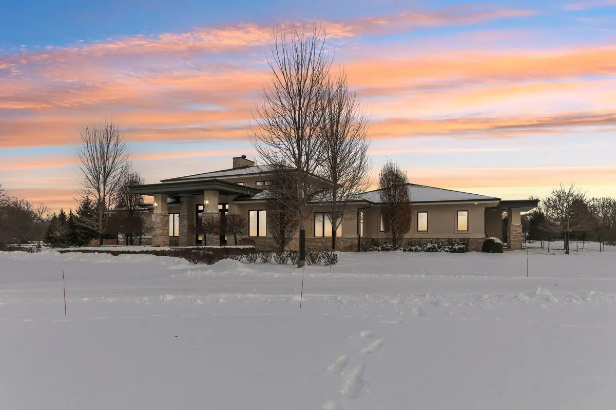 14 White Tail Ln, Oconomowoc, WI 53066 - #1