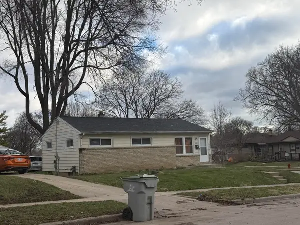 7000 W Thurston Ct, Milwaukee, WI 53218