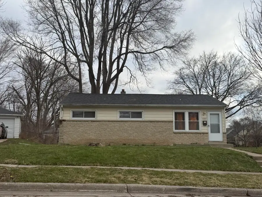 7000 W Thurston Ct, Milwaukee, WI 53218 - #2