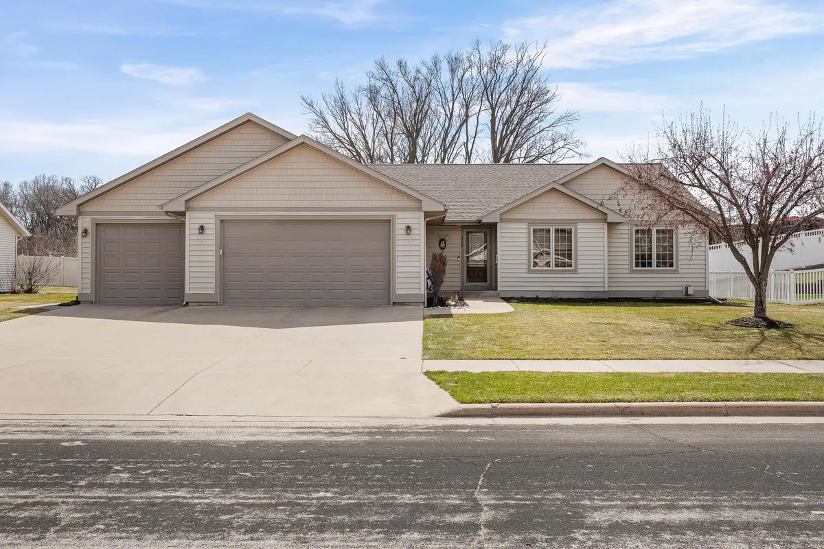 308 Grant St, Holmen, WI 54636 - #1