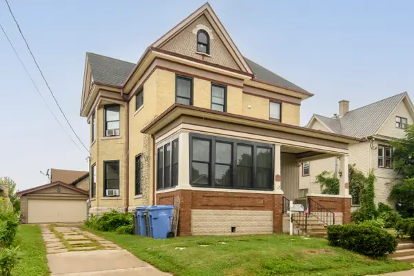 406 S 3rd St, Watertown, WI 53094