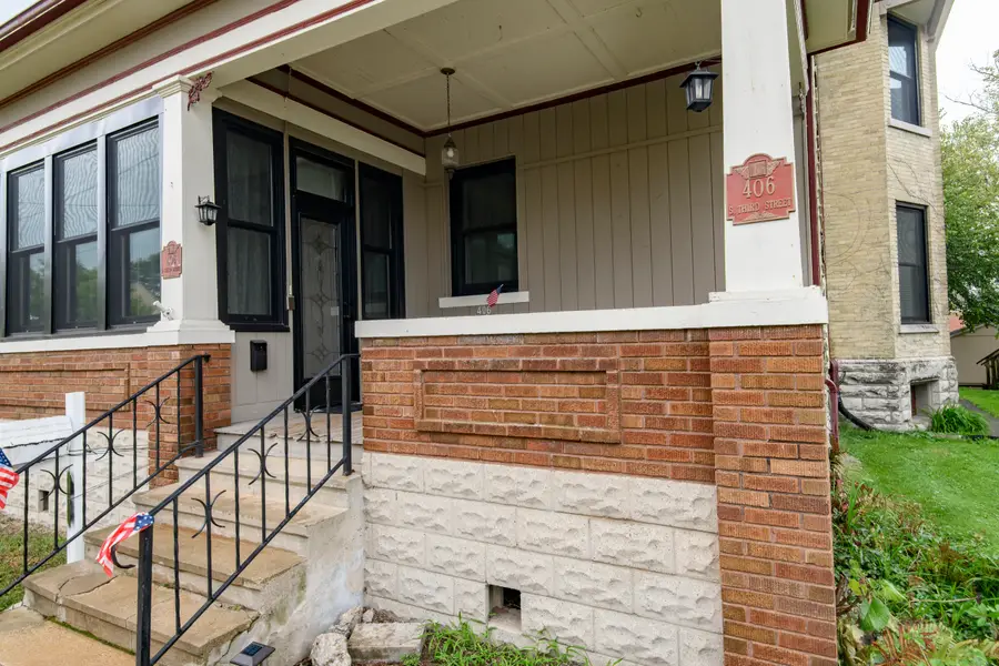 406 S 3rd St, Watertown, WI 53094 - #2