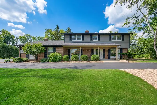 711 Waters Edge Rd, Caledonia, WI 53402