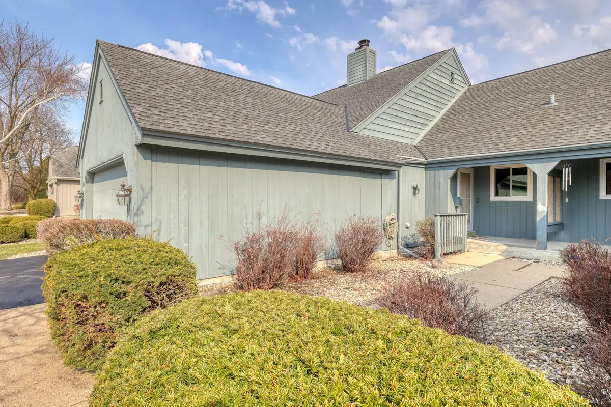 2324 W Cumberland Ct, Mequon, WI 53092 - #1