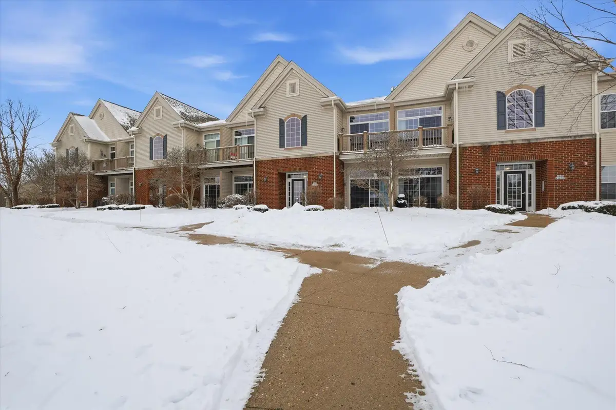 W206N16731 Blackberry Cir, Jackson, WI 53037 - #1