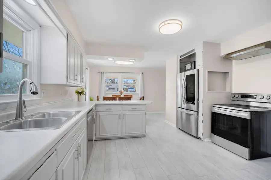 4570 N 101st St, Wauwatosa, WI 53225 - #2