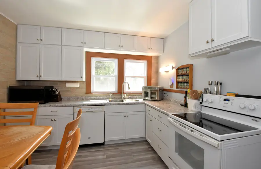 6807 S Pennsylvania Ave, Oak Creek, WI 53154 - #3