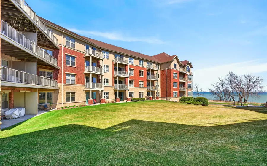 4120 S Lake Dr, Saint Francis, WI 53235 - #2