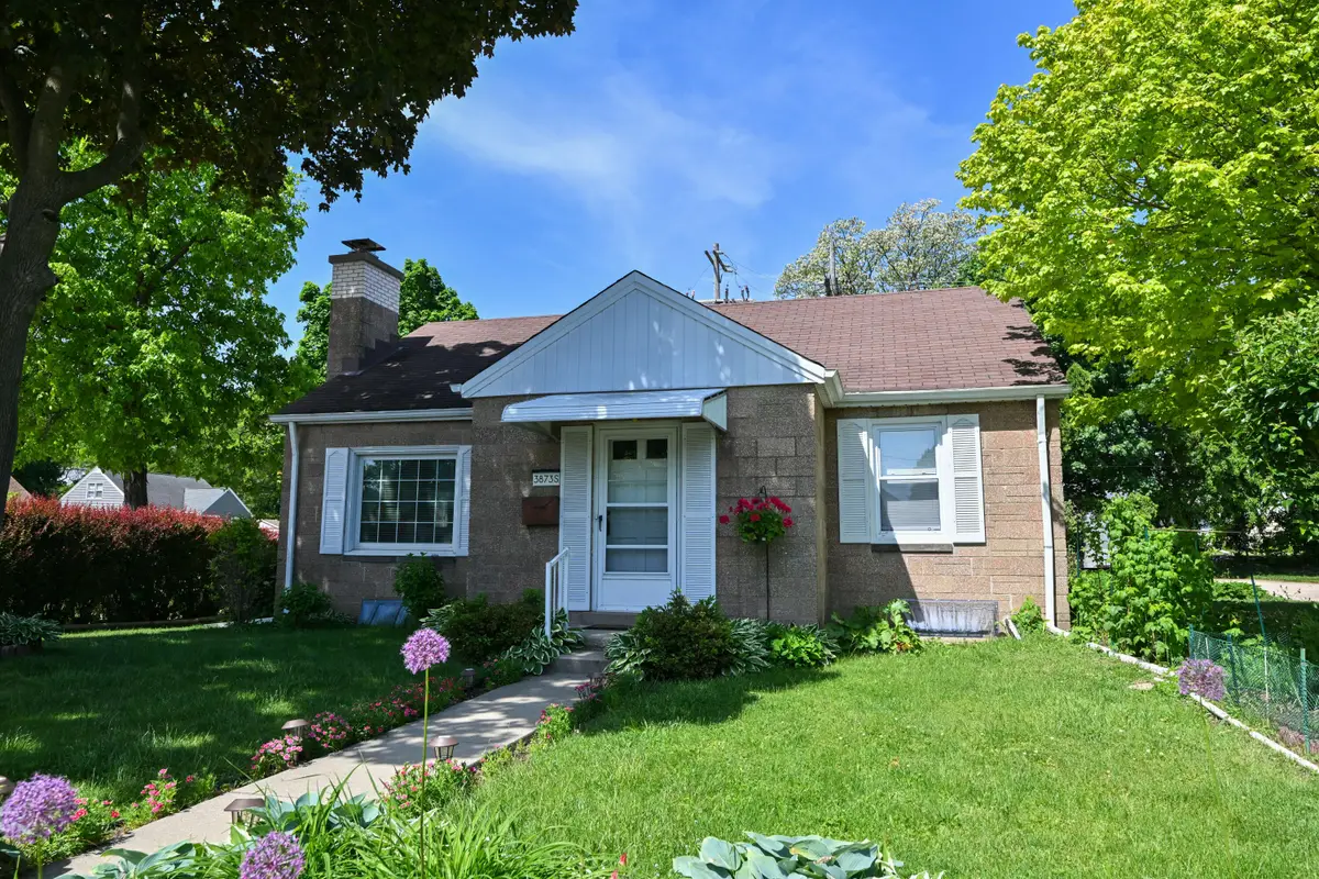 3873 S 56th St, Greenfield, WI 53220 - #1