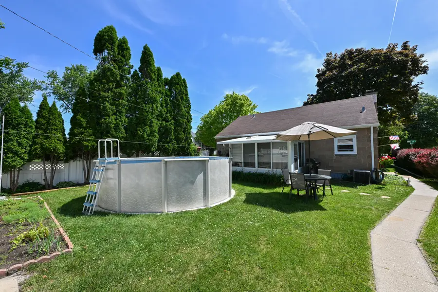3873 S 56th St, Greenfield, WI 53220 - #2