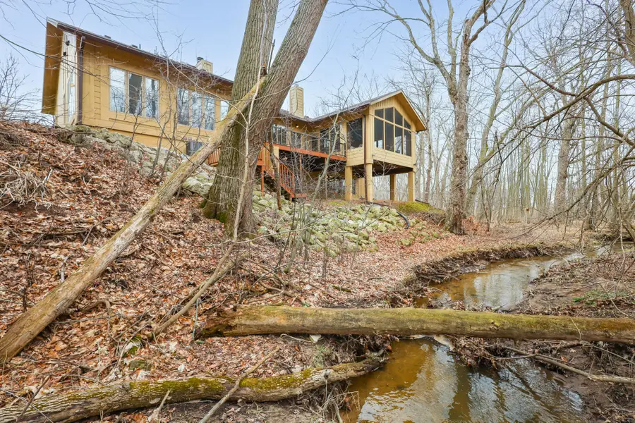 2128 Hunters Ridge Ct, Manitowoc, WI 54220 - #3