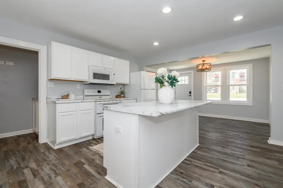 3554 S 84th St, Milwaukee, WI 53228 - #2