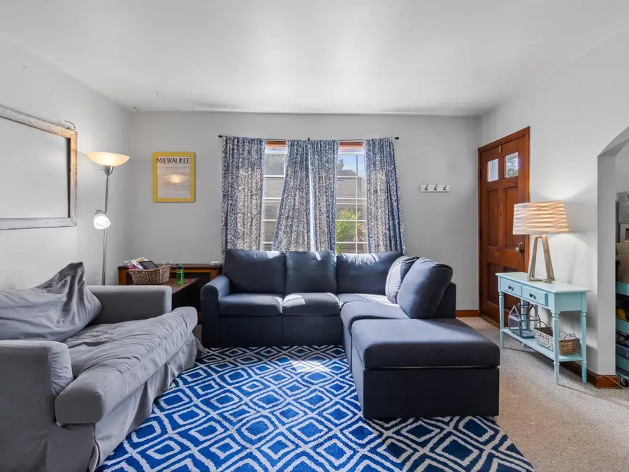 839 W Glendale Ave, Glendale, WI 53209 - #3