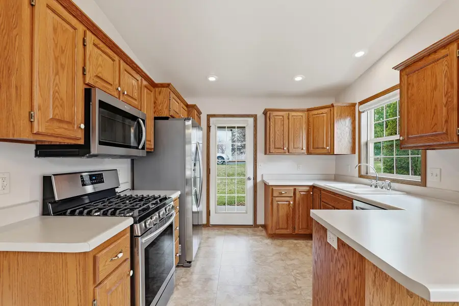 437 Kennedy Ct, Howards Grove, WI 53083 - #2