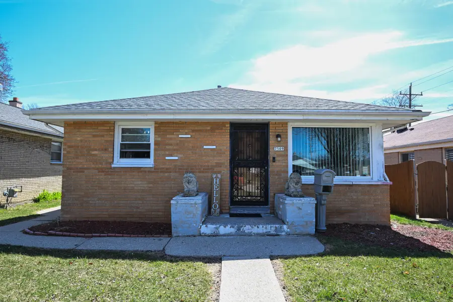 7509 W Carmen Ave, Milwaukee, WI 53218 - #2