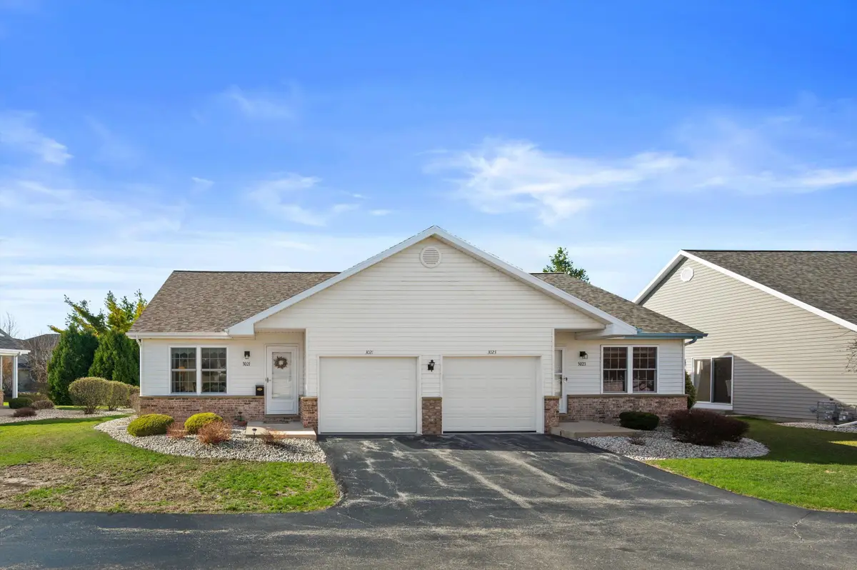 3021 25th St, Kenosha, WI 53144 - #1