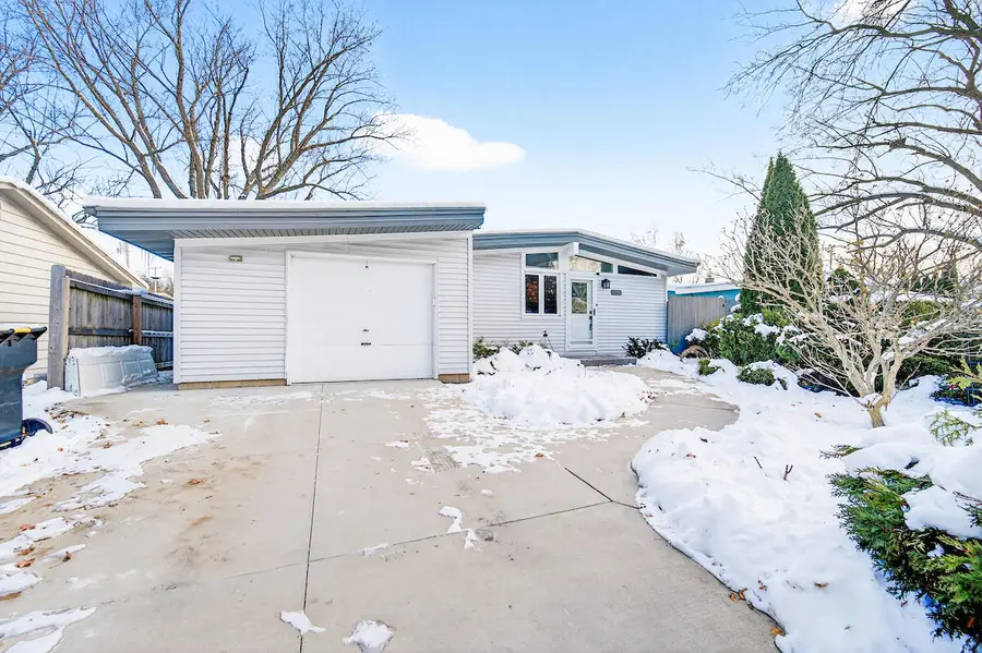 4422 Glenway St, Wauwatosa, WI 53225 - #2