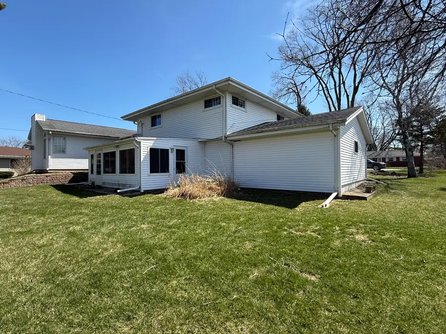21970 W Mac Gregor Dr, New Berlin, WI 53146 - #3