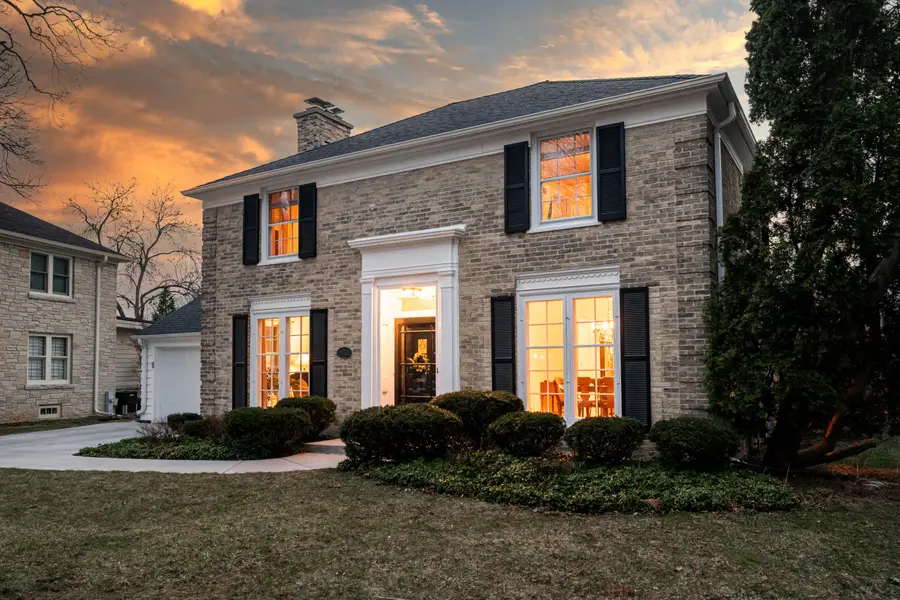 9727 Harding Blvd, Wauwatosa, WI 53226 - #2
