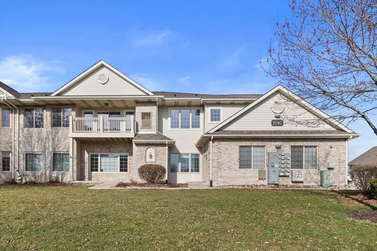 1540 Raintree Ln, Mount Pleasant, WI 53406 - #1