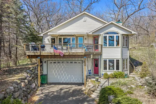 W303N2665 Maple Ave, Delafield, WI 53072