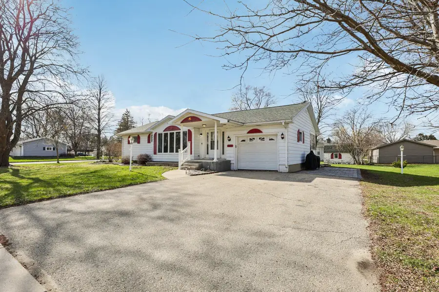 933 Mulberry St, Lake Mills, WI 53551 - #2