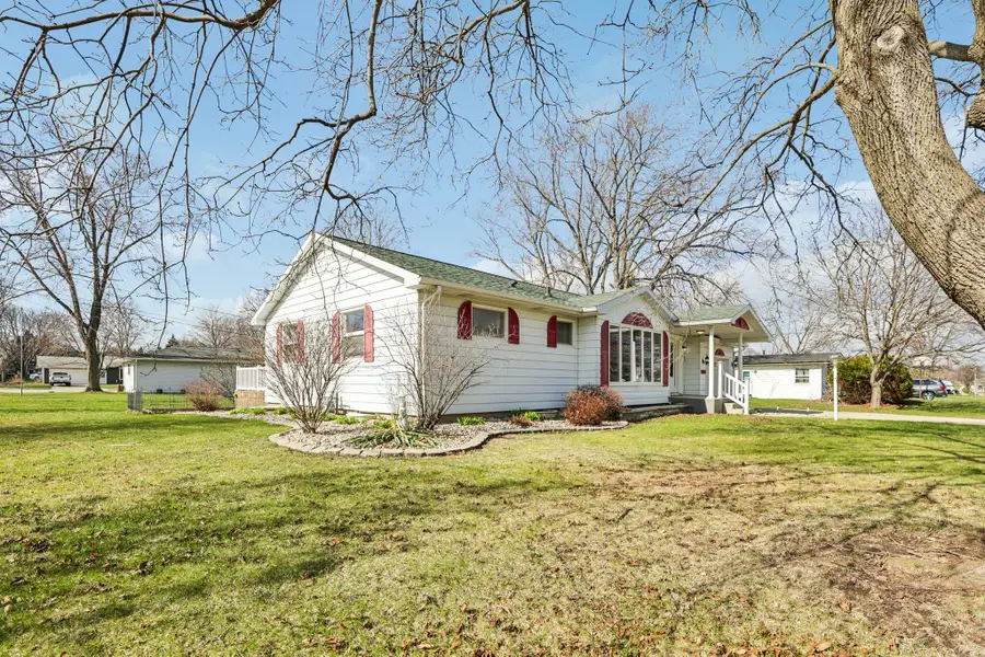 933 Mulberry St, Lake Mills, WI 53551 - #3