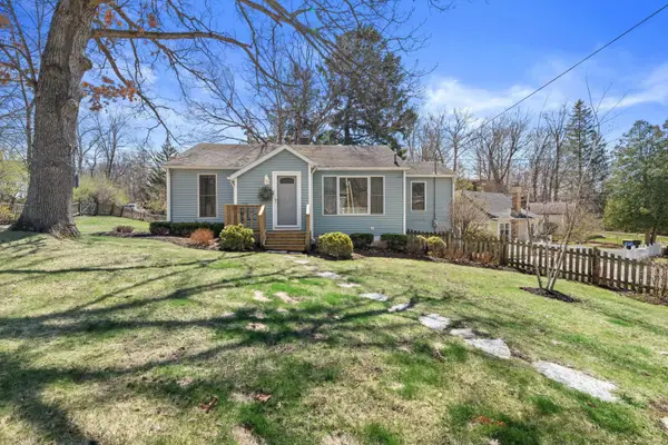 523 Valley Rd, Twin Lakes, WI 53181