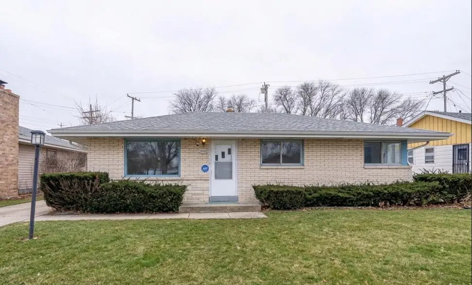 7629 W Thurston Cir, Milwaukee, WI 53218 - #1